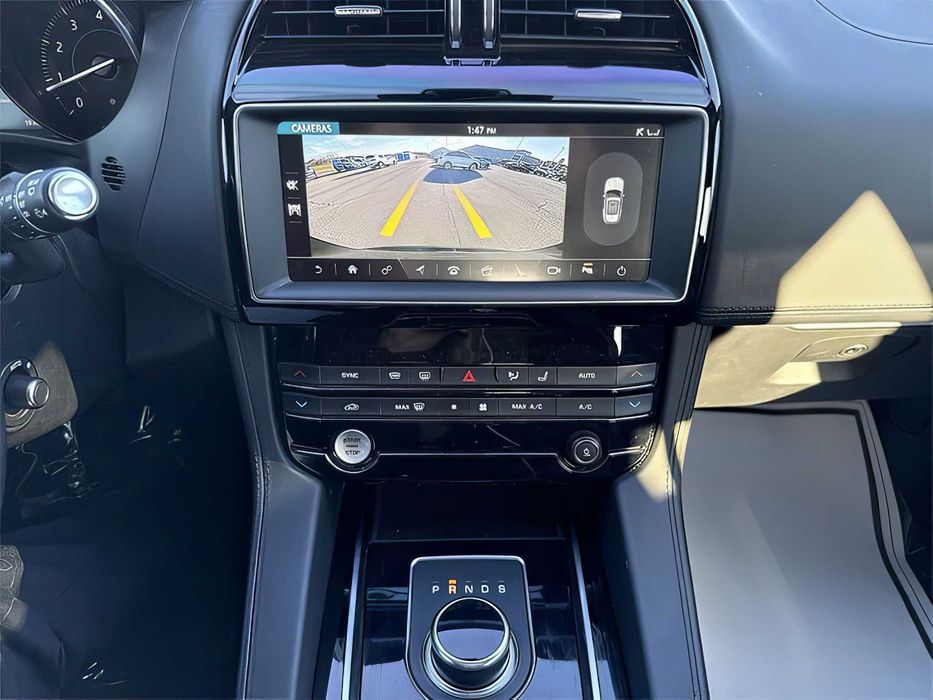 Jaguar F-PACE      2020