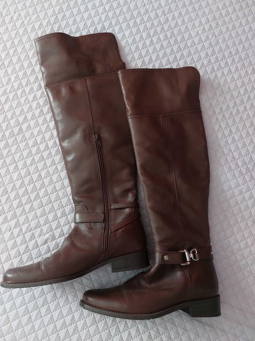 Botas castanhas altas
