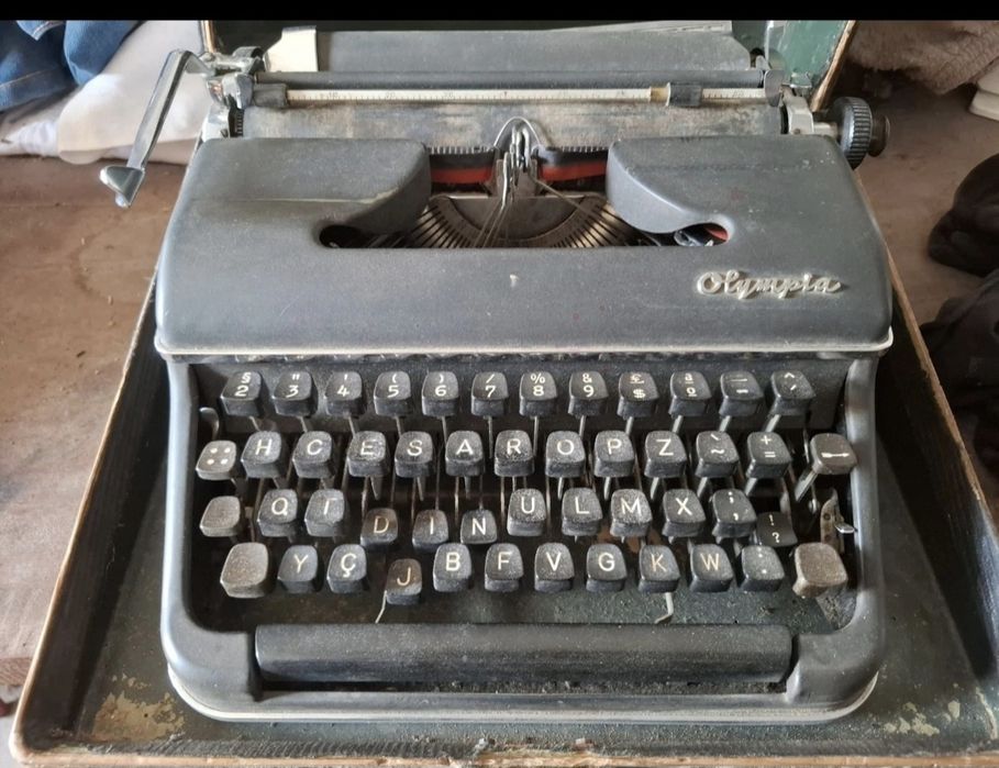 Máquina de escrever Olympia