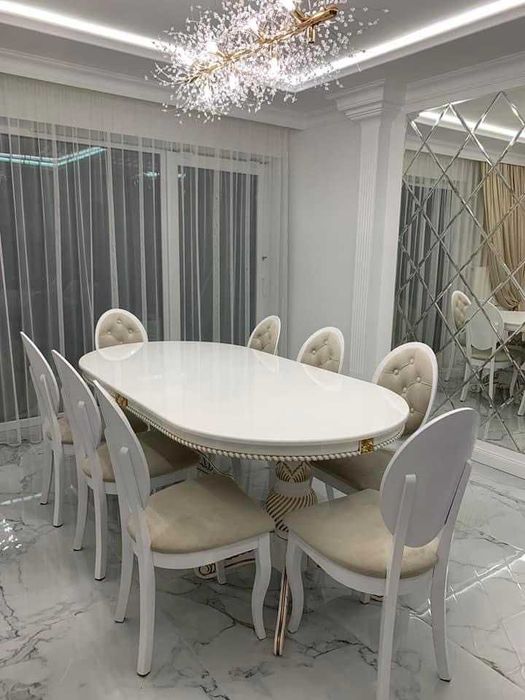 Комплект обеденный стол и стулья. Кухонний стіл та стільці.