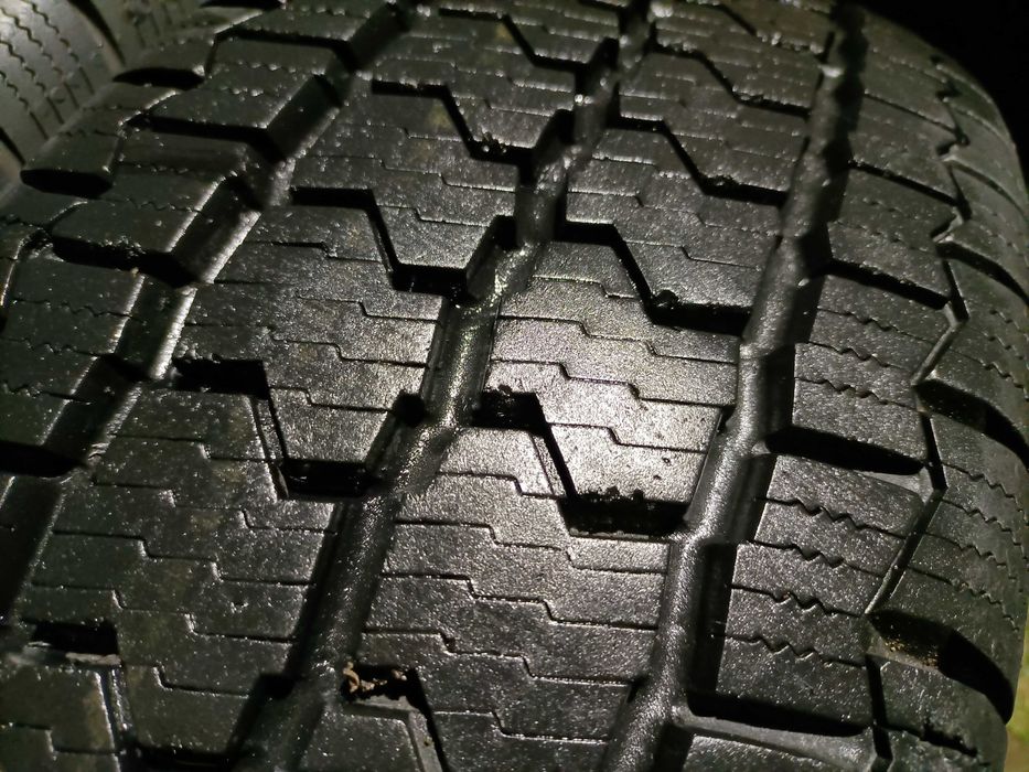 Continental 225/65/16C, całoroczne, super para 9mm wielosezonowe