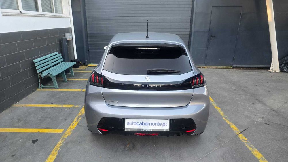 Peugeot 208 1.2 PureTech Allure  -  Salvado