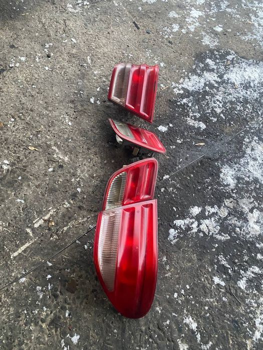 Комплект задніх фонарів е210 е270 е200 е240 е320 е430 е240 cdi