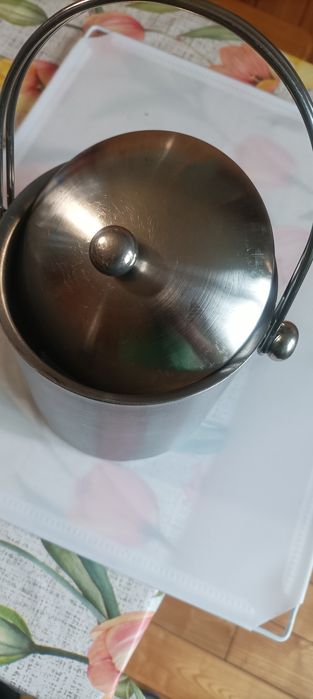 Wiaderko z podwójną ścianką na kostki lodu