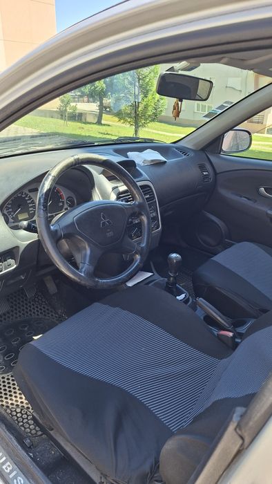 Oportunidade: Mitsubishi Carisma 177.000 km