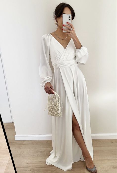 Suknia ślubna z długim rękawem