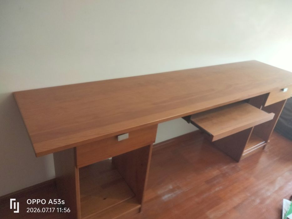 Mesa com estante e gavetas, uma mesa extensível para computador.  Usada