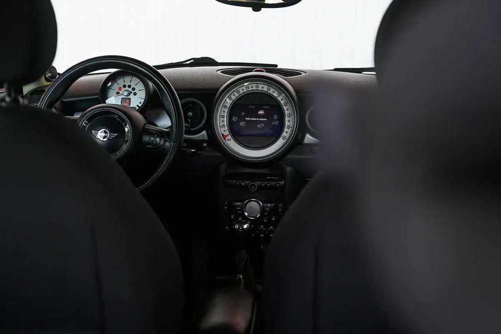 Mini Cooper D (motor BMW) – Excelente estado