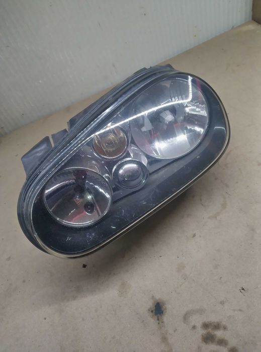 Golf IV lamap lewa czarna orginalna 1J1