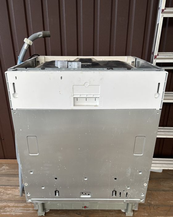 Посудомийна машина Whirlpool WI 3010 під ремонт