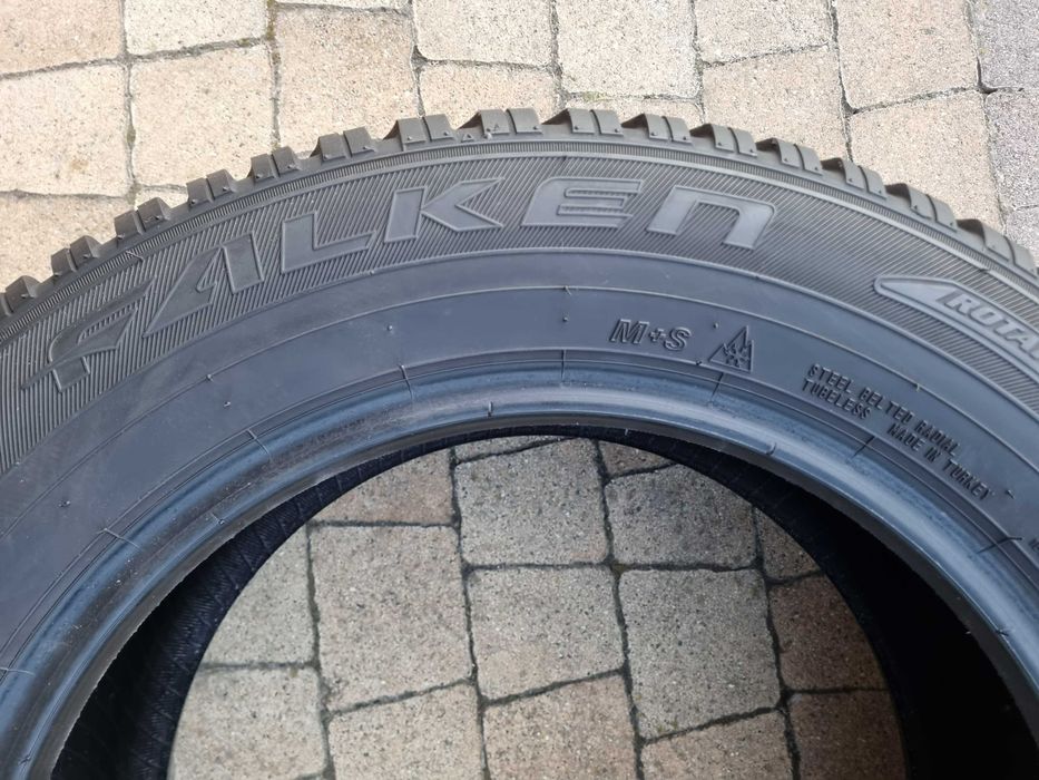 Opony falken eurowinter hs01 215 60 r16