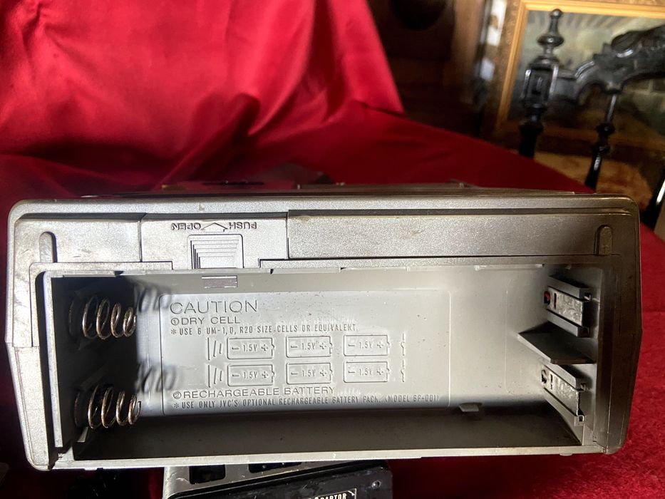Para colecionadores- TV-Radio JVC 3050EU