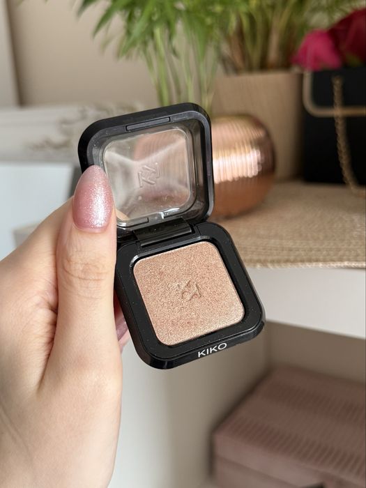 Pojedynczy cień do powiek perłowy Kiko beżowy nude
