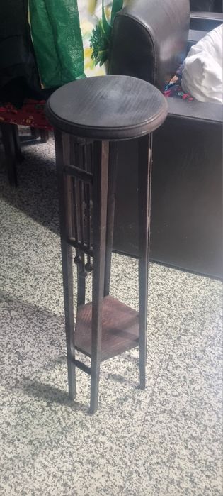 Pedestral, floreira, misula ou suporte de vaso em madeira antigo