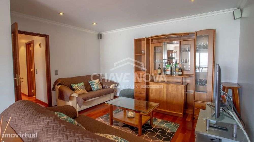 Apartamento T2 com Varanda e Garagem Box