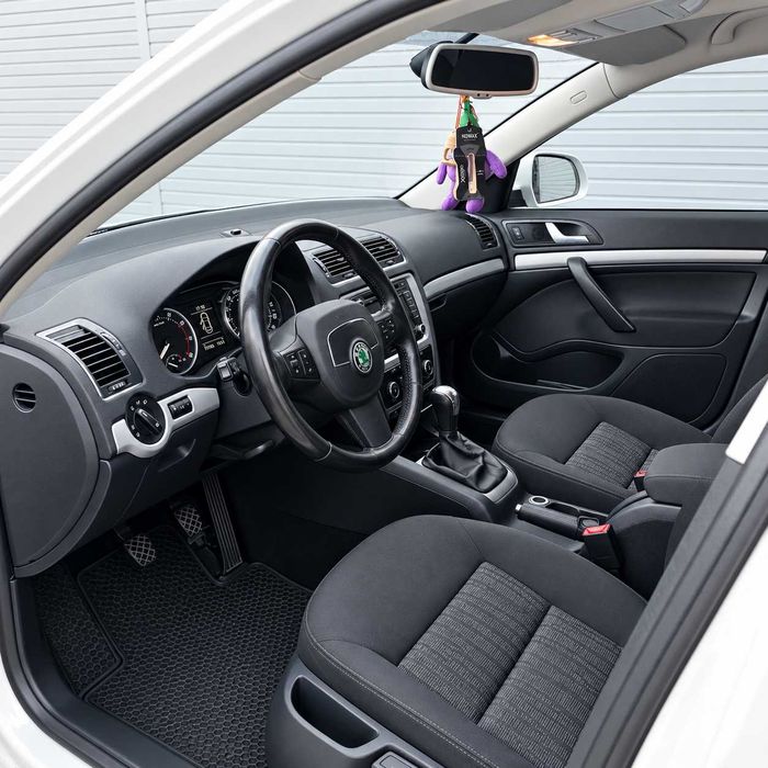 Продаю автомобіль Skoda 1.8 бензин