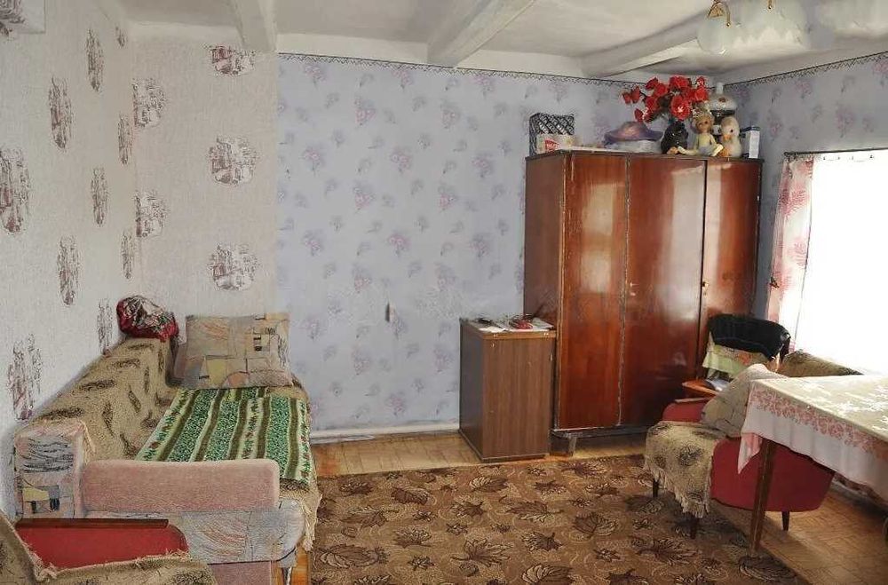 Будинок з великою земельною ділянкою у передмісті Полтави