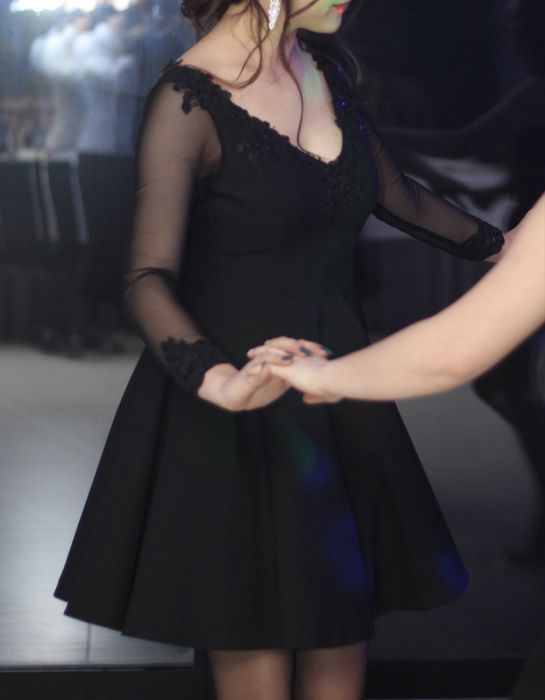 Sukienka z koła czarna koronka