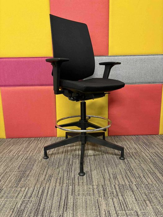 Fotel biurowy obrotowy hoker Profim Lightup 330ST P61PU zobacz!