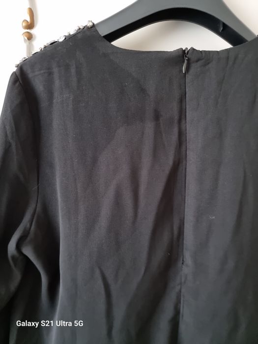 Blusa acetinada com pedras