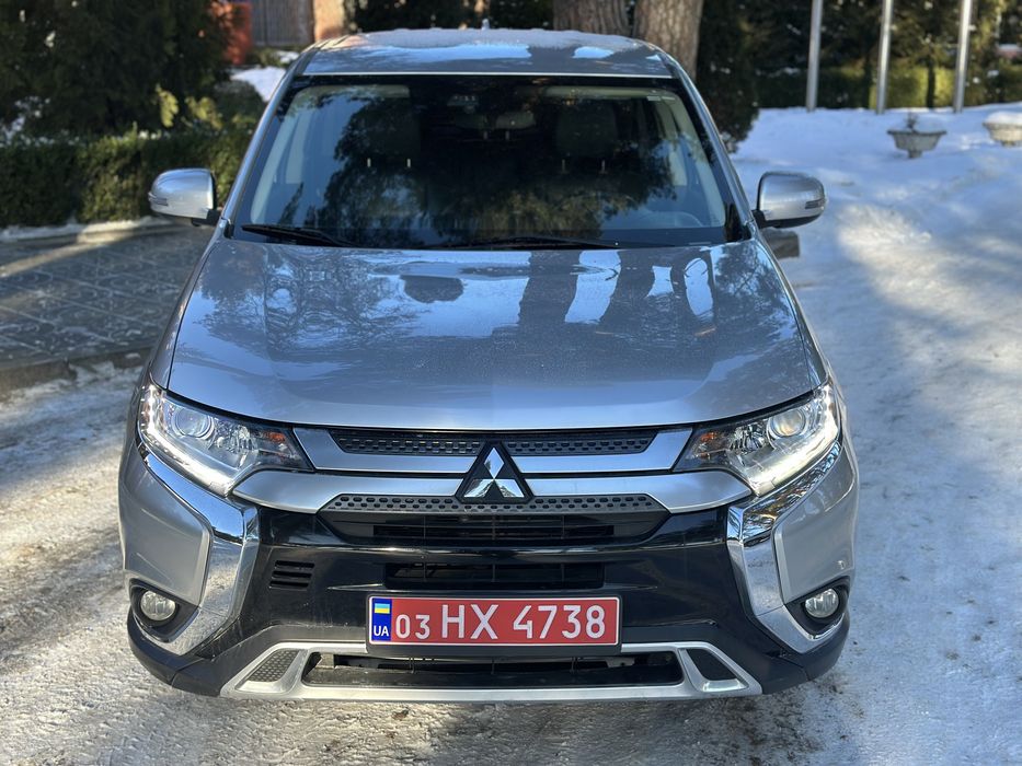Mitsubishi Outlander 2020 року