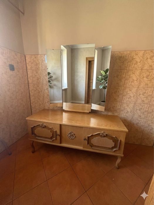 Toaletka w stylu ludwikowskim