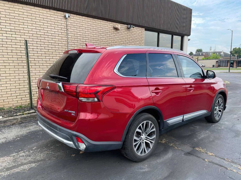 Mitsubishi Outlander SEL      2017