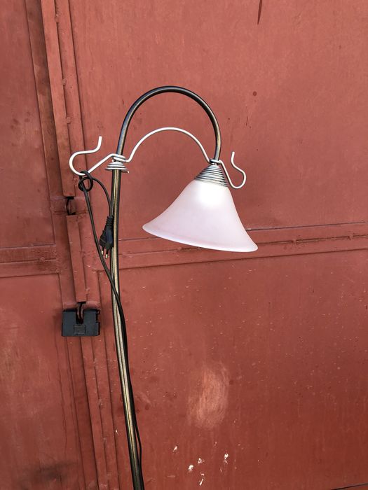 Напольный торшер , стойка чорная , плафон матовый цэна 500 гривен: 500 ...