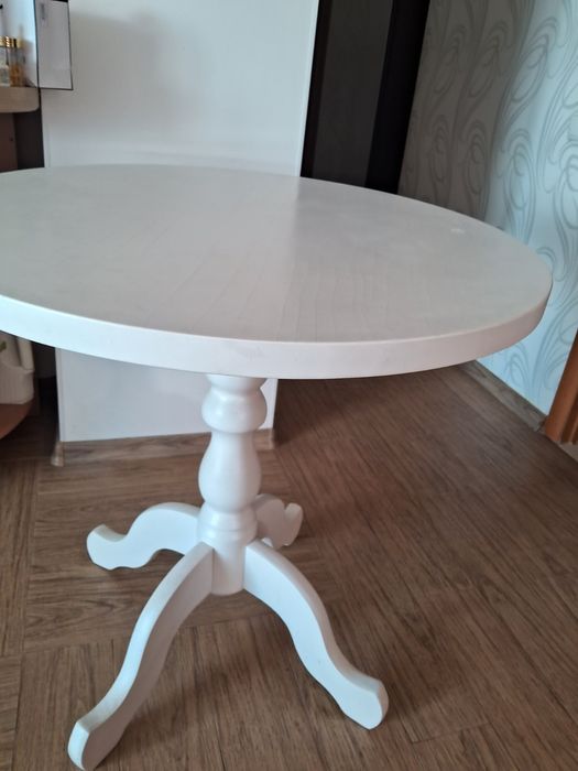 Стол белый круглый