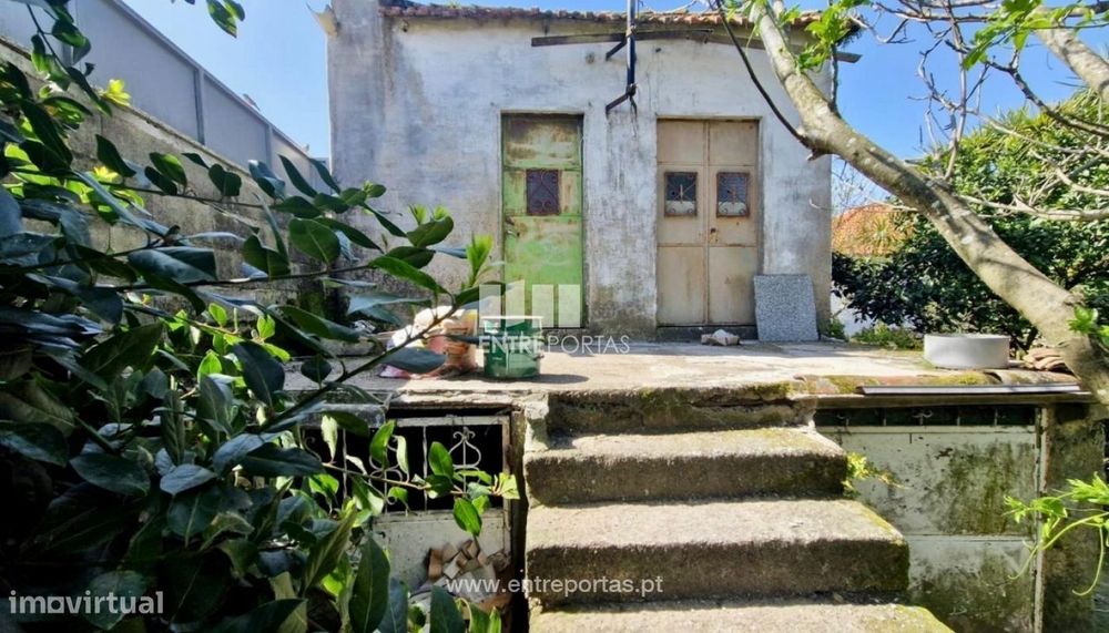 Venda de moradia p/ restauro, Sta Marta de Portuzelo, Viana do Castelo
