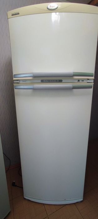 Продаю холодильник Whirlpool 4000 грн