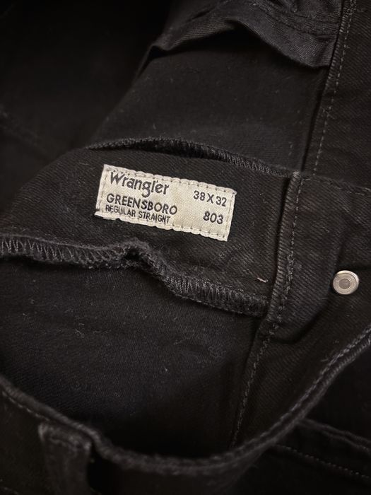 Śliczne nieużywane spodnie męskie Wrangler