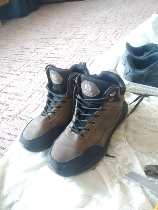 Продам кроссовки мужские