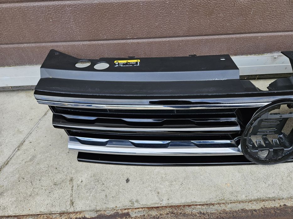 Решітка радіатора VW Tiguan 2016-2021р.