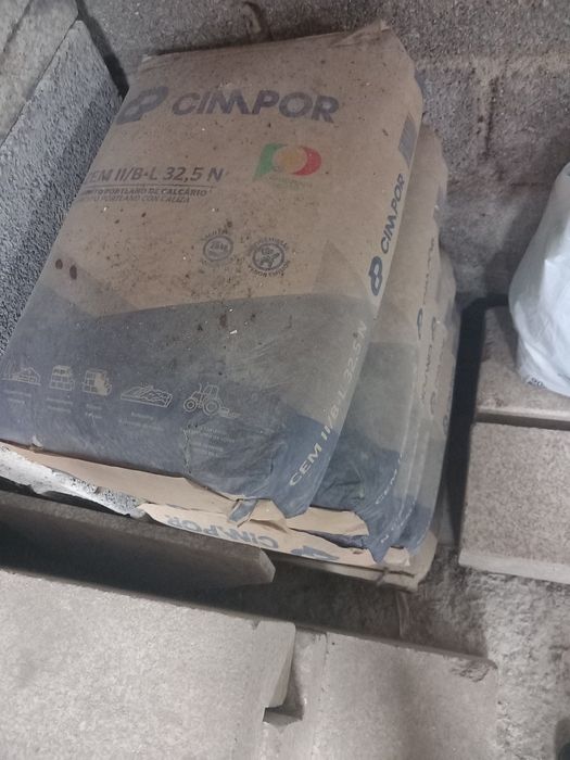 Vendo 7 sacos de cimento baratos e um de oferta