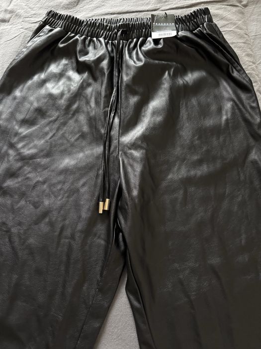 Штани шкіряні широкі нові .