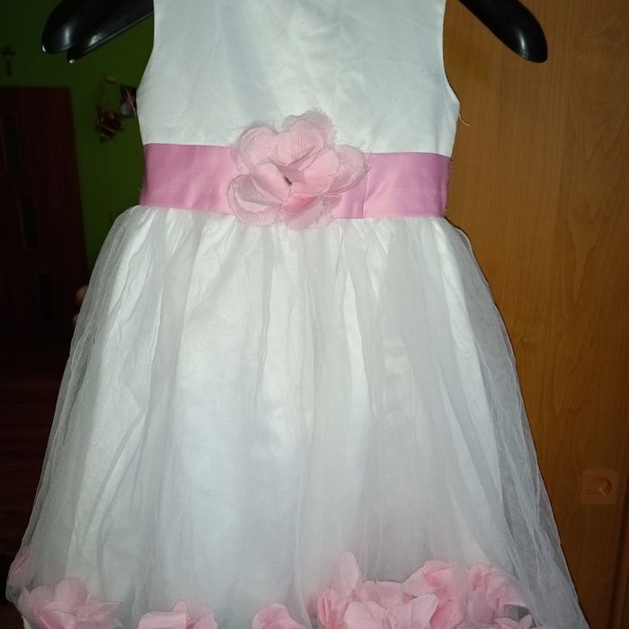 Śliczna balowa sukienka