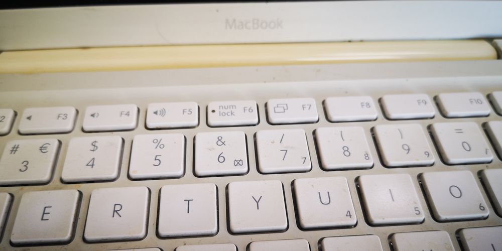 MacBook White Screen424397100695562243