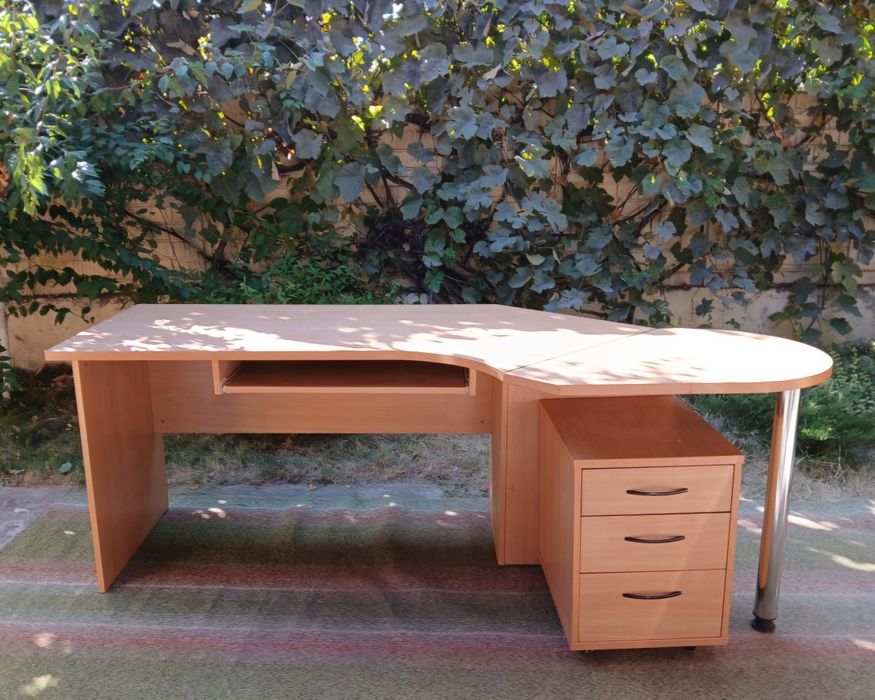 Стол офисный светлый