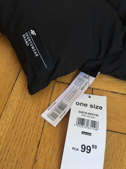 4F szalik kolor czarny