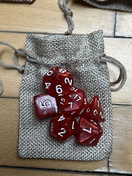 Дайси для гри в Підземелля і Дракони