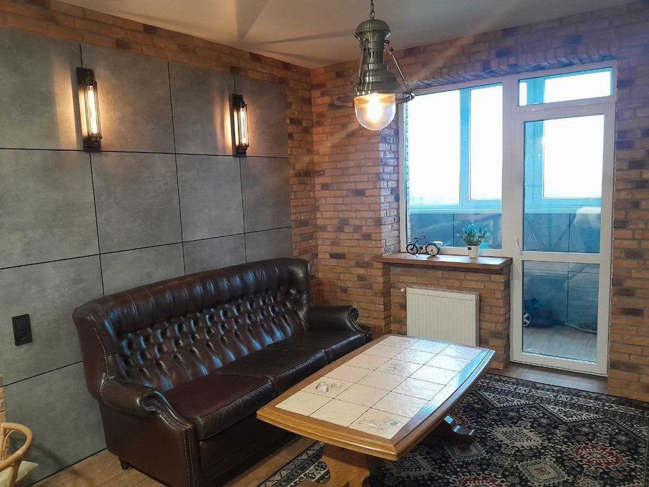 Видовий пентхаус з авторським ремонтом! Центр!