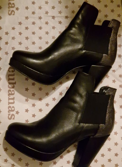 Botas Pele pretas marca Cubanas