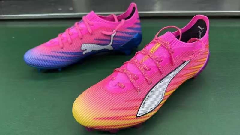 Botas de futebol, futebol de 7 e futsal.