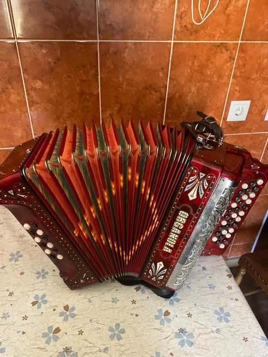 Vendo concertina SONANTTI, de 3ª voz, em excelente estado