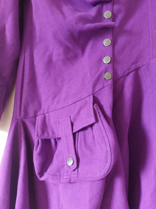 Fioletowy gotycki płaszcz