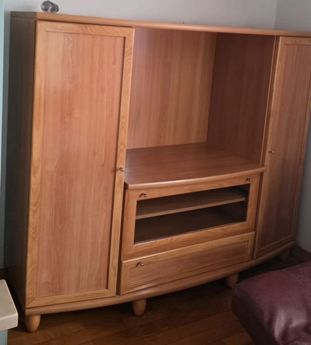 Conjunto de móveis de sala elegante e espaçoso