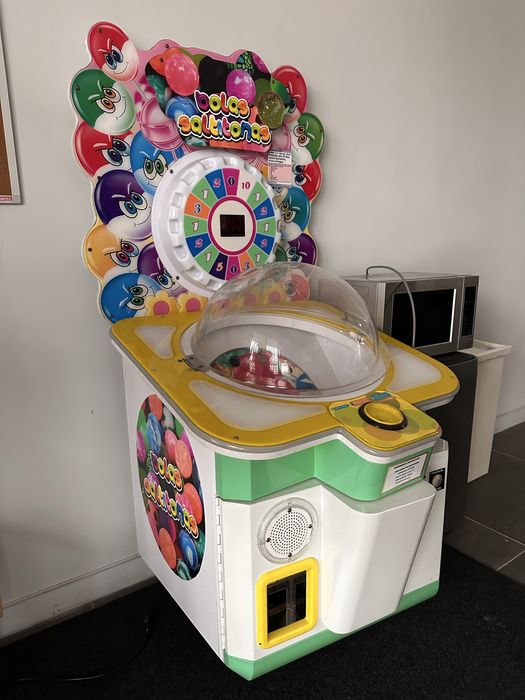 Maquina de Diversao “Bolas Saltitonas”
