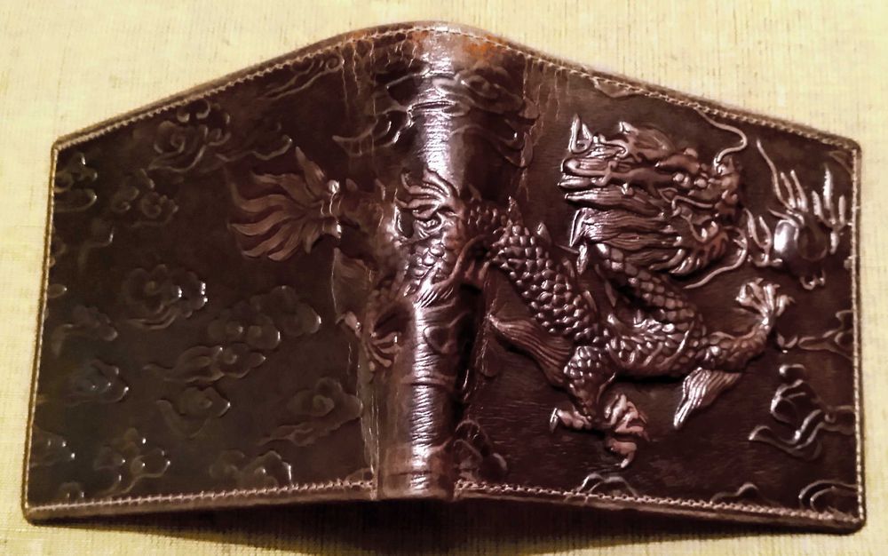 Кошелёк с тиснием "Китайский дракон"