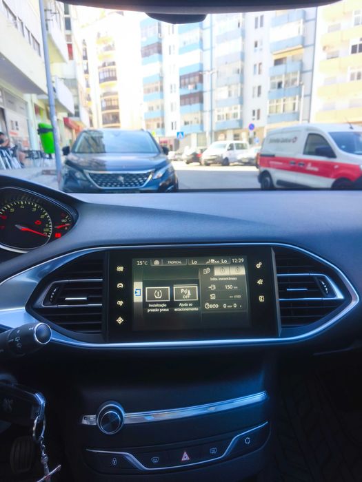 Peugeot 308 SW 1.2 PureTech - Teto panorâmico